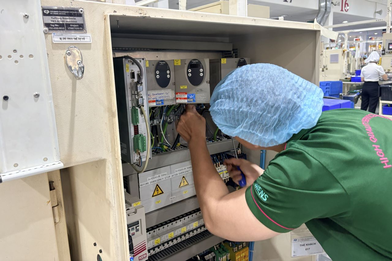 Kỹ sư A.S.C VN sửa chữa thiết bị điện công nghiệp tại nhà máy