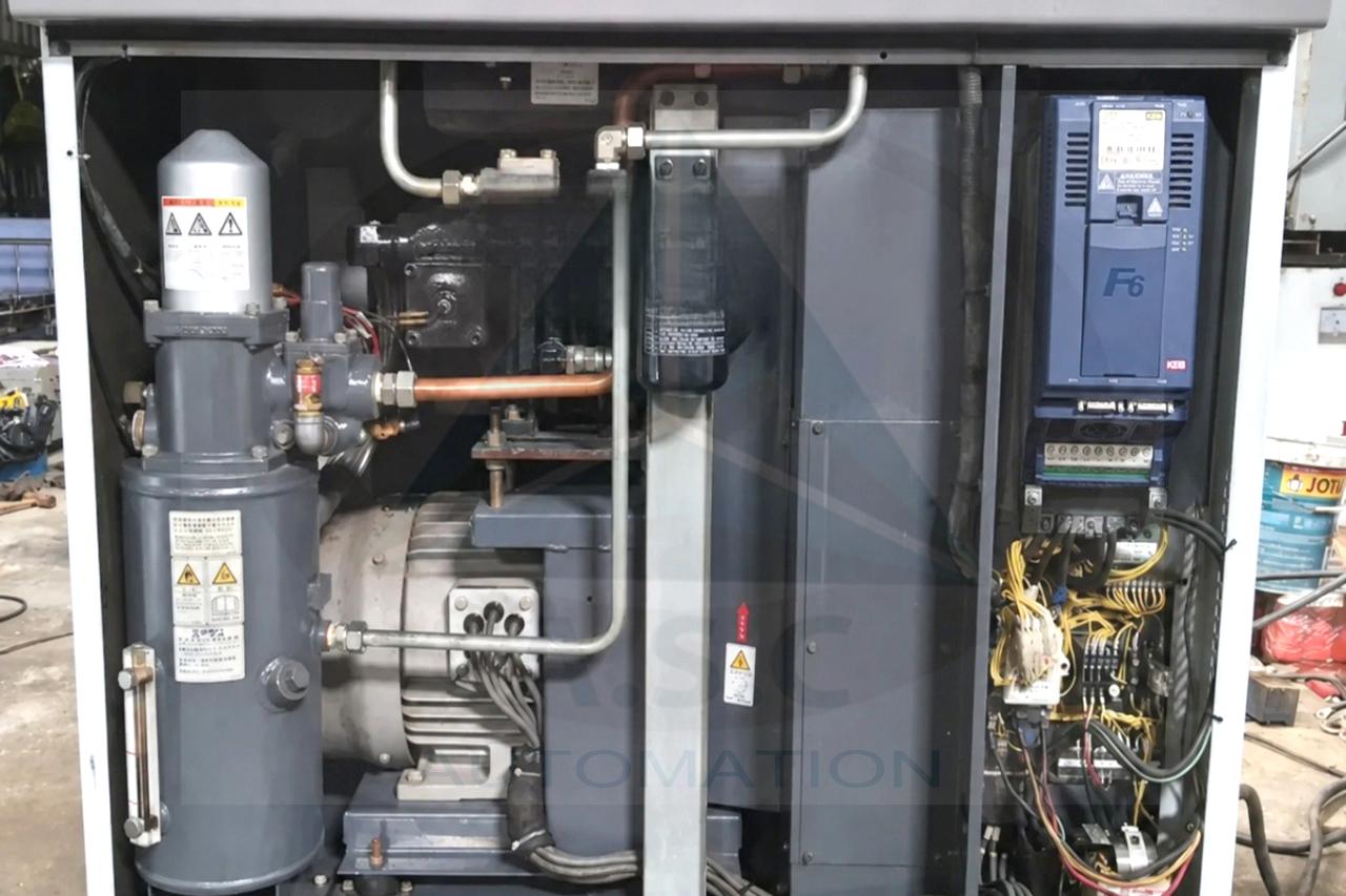 Biến tần KEB COMBIVERT F6 tích hợp trong máy nén khí trục vít AIRMAN, hỗ trợ điều khiển tốc độ motor và duy trì áp suất ổn định.