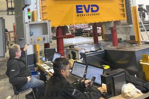 Biến Tần Cho Máy Ép Servo: Ứng Dụng KEB COMBIVERT F6