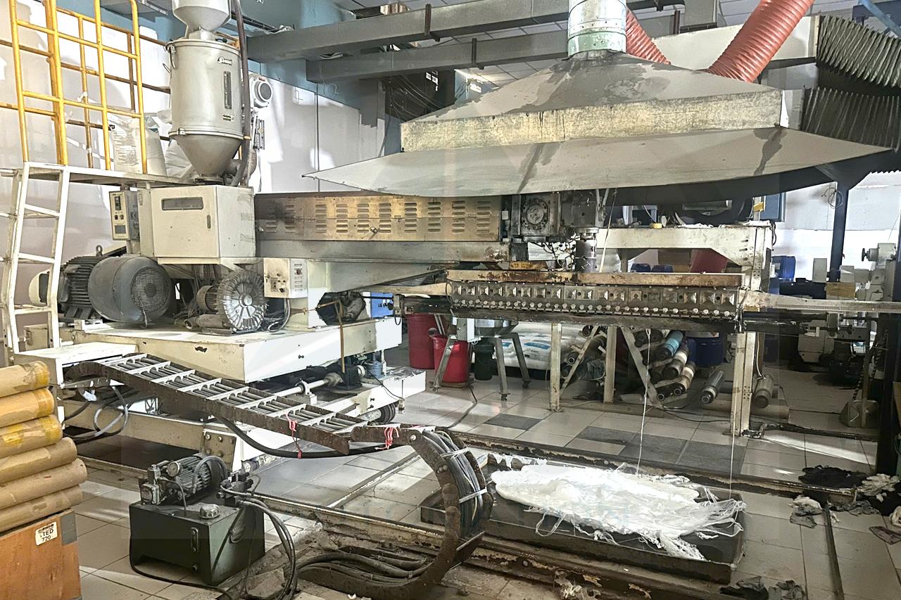 Cụm đùn nhựa trên máy tráng đùn