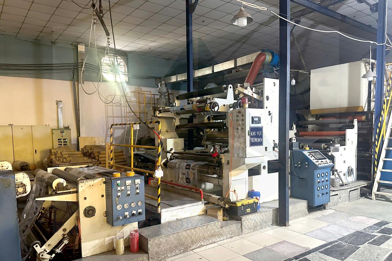 Máy tráng đùn thực tế trong dây chuyền sản xuất bao bì