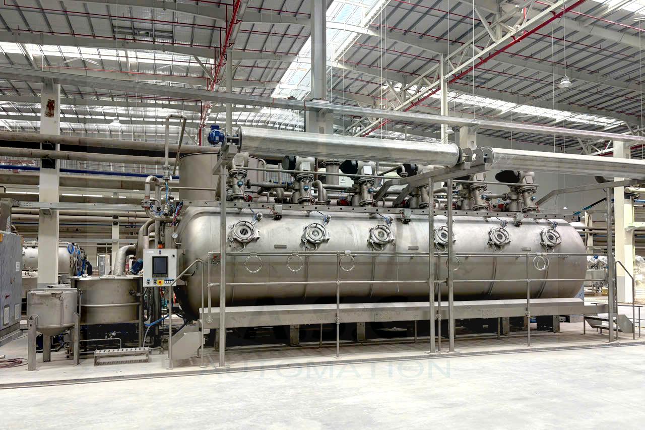 Hệ thống máy nhuộm công nghiệp trong nhà xưởng sản xuất.